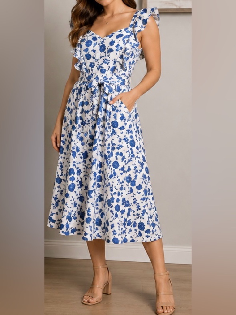 Gal Meets Glam ”Olivia” dress in a timeless Blue & white Floral Print